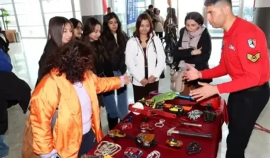 Erzincan Binali Yıldırım Üniversitesi’nde Jandarma Tanıtım Faaliyeti Düzenlendi