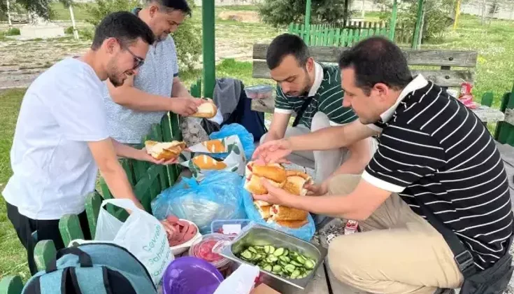 Afyonkarahisar’da Üniversite Öğrencilerine Kaplıca Gezisi Düzenlendi