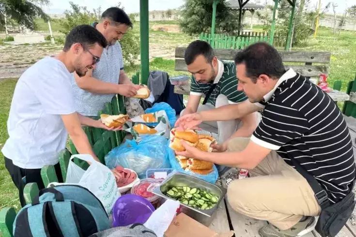 Afyonkarahisar’da Üniversite Öğrencilerine Kaplıca Gezisi Düzenlendi